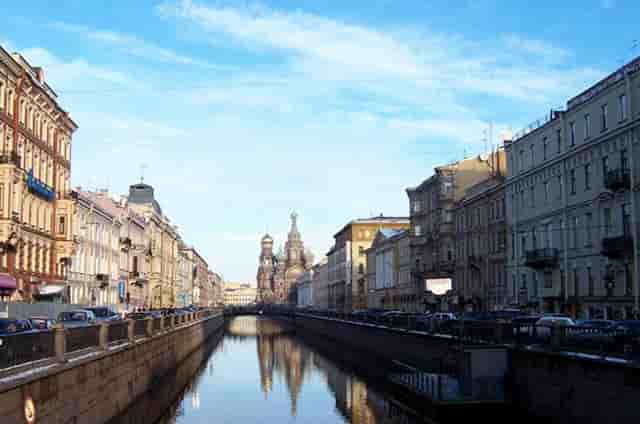 直筒裤什么裤好穿(小直筒裤适合什么身材穿)